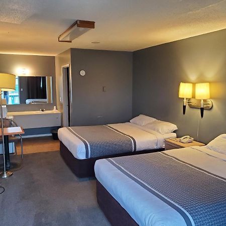 Wild Rose Country Inn Grande Prairie Eksteriør bilde